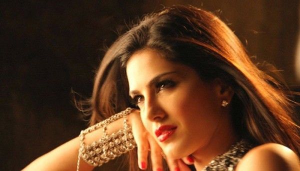 438889-sunny-leone