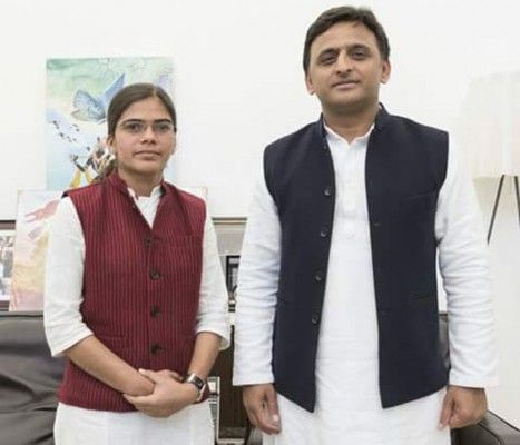 ऋचा ने फेसबुक पर यह तस्वीर डाली थी.