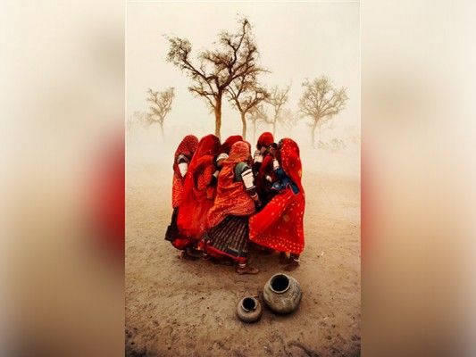 Photo- Steve Mccurry (Dust Storm Series, 1983)