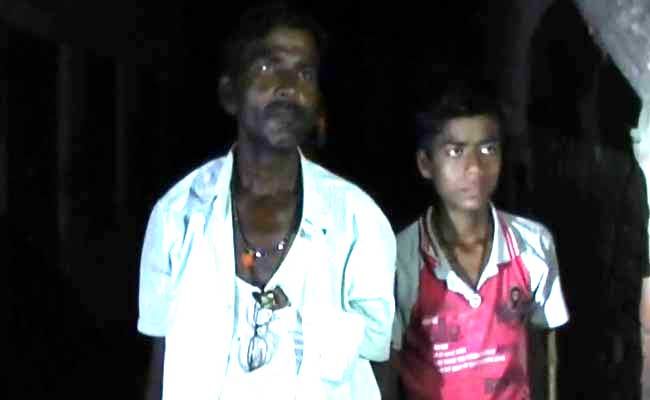 गुलाब, बेटे अभिषेक के साथ.