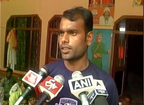 हरीश कहते हैं "अब हम विरोध करने के लिए एकजुट हो गए हैं. हमें संविधान के अनुसार हर नागरिक के बराबर अधिकार चाहिए."