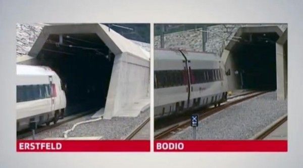 फोटो क्रेडिट: Reuters, सुरंग में घुसती और निकलती ट्रेन