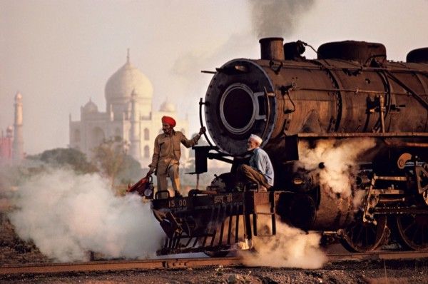 taj-and-train-agra-india-1983