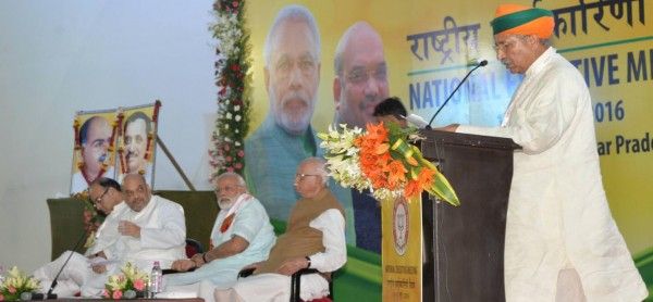 इलाहाबाद में पार्टी के आयोजन में अर्जुन राम, लालकृष्ण आडवाणी, नरेंद्र मोदी, अमित शाह और अरुण जेटली.