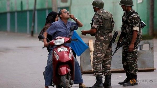 a-man-shows-his-tooth-to