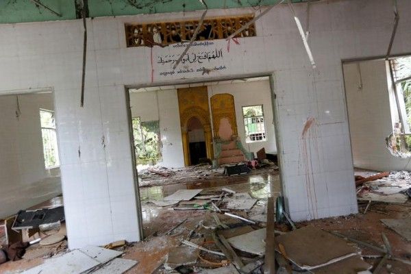 24 जून को मस्जिद में बौद्धों ने हमला किया और मस्जिद में तोड़फोड़ की. REUTERS