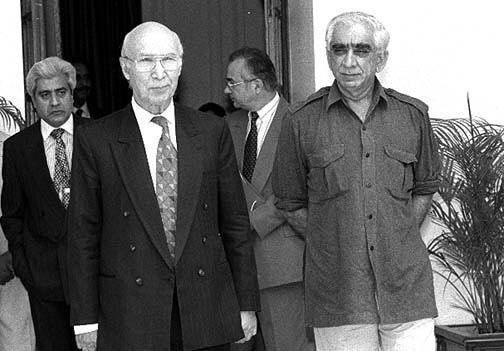 12 जून 1999 में जसवंत सिंह और सरताज अजीज के बीच मुलाकात