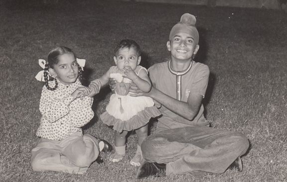sidhu-and-siblings_L