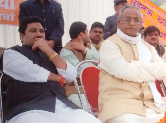 कल्याण सिंह के साथ दयाशंकर सिंह