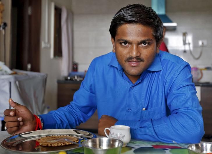 चैन से खाने भी नहीं देते