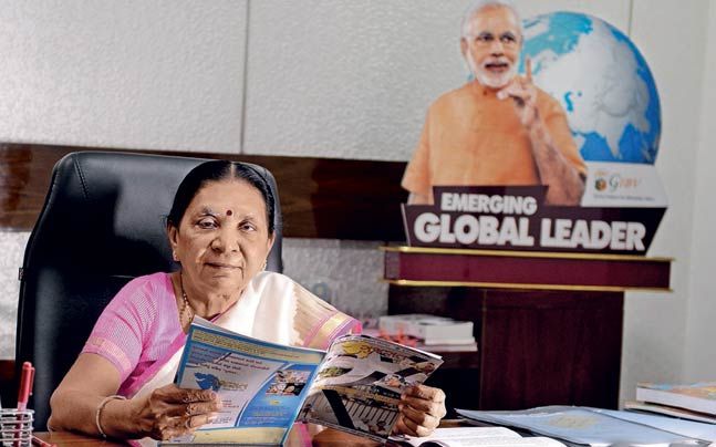 आनंदी बेन पटेल गुजरात की पहली महिला सीएम थीं 