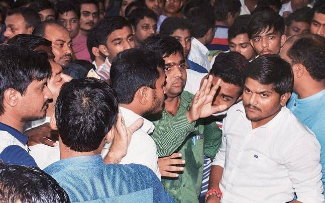 बतौर सीएम, पटेल आंदोलन आनंदी बेन पटेल की सबसे बड़ी परीक्षा थी