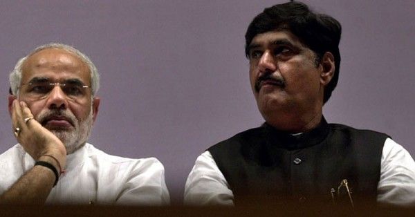 पीएम मोदी के साथ गोपीनाथ मुंडे