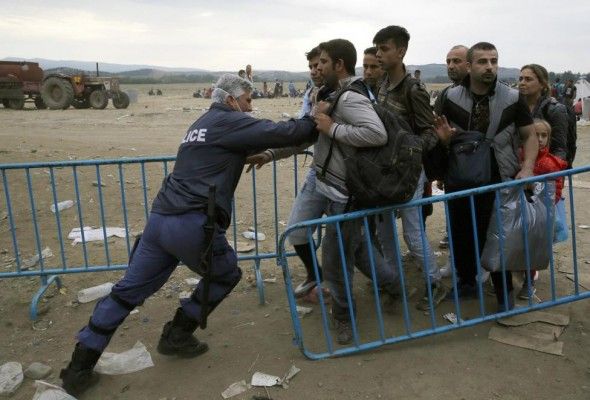 Photo: REUTERS / Yannis Behrakis