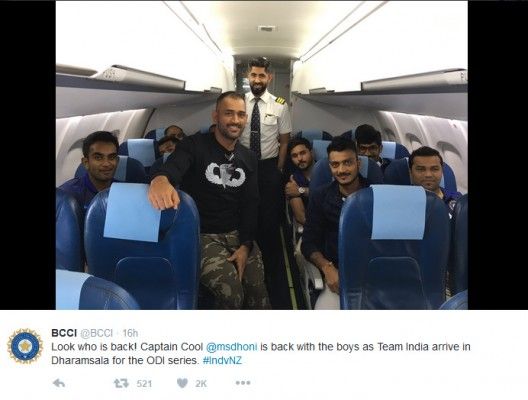 Dhoni with team india