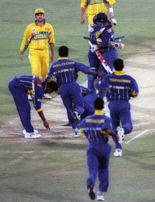 Sri Lankan team members rush onto the field to celebrate with batsmen Aravinda De Silva and Arjuna Ranatunga (hugging) after they won the Cricket World Cup final against Australia at Gaddafi stadium in Lahore March 17, 1996. Sri Lanka won by 7 wickets. REUTERS/Russell Boyce (PAKISTAN) - RTR20PZL