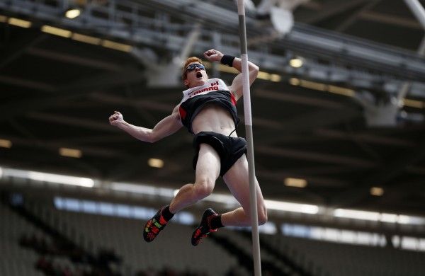 Athletics - IAAF Diamond League 2015 - Sainsbury's Anniversary Games - Queen Elizabeth Olympic Park, London, England - 25/7/15 Canada's Shawn Barber in action during the men's pole vault final Reuters / Phil Noble Livepic - RTX1LR8H