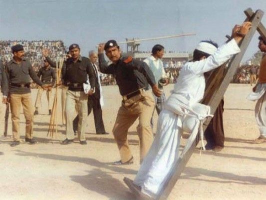journo-being-flogged
