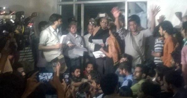 नजीब को खोजने के लिए JNU छात्रों ने VC को घेरा था