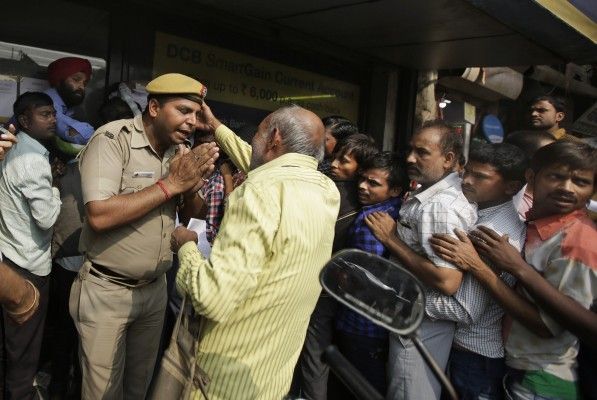 मैं तो सीनियर सिटजन हूं. मुझे प्रिफरेंस तो मिलना ही चाहिए