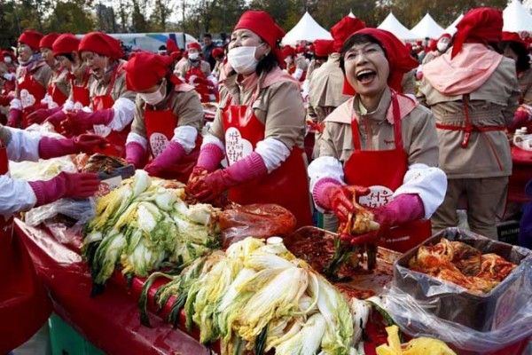 किमजांग करती हुई कोरियाई महिलाएं 