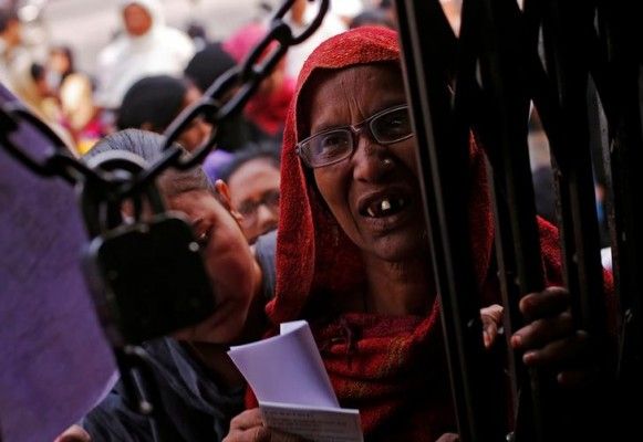 बस जल्दी से ये ताला खुल जाए औप मुझे पैसे मिल जाएं