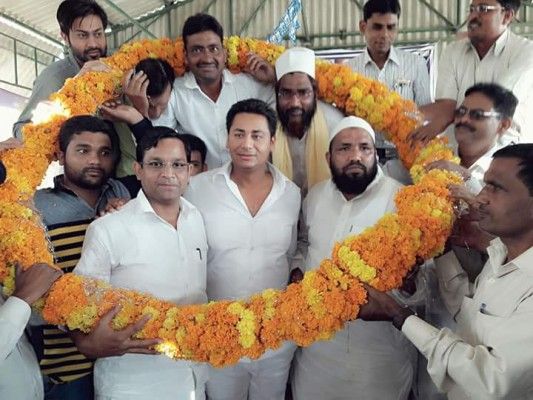 तस्वीर पुरानी है. Source facebook