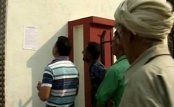 LoC के पास गांवों में लगाए गए नोटिस.