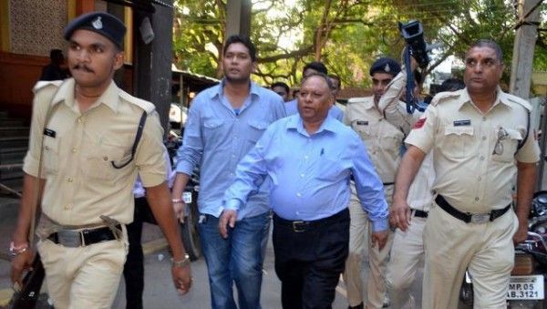 अच्छी खासी सेहत वाला जो बंदा नजर आ रहा है वही जेलर सोमकुंवर हैं.