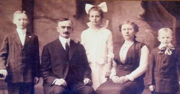 फ्रीडरिष ट्रंप के साथ उनका परिवार