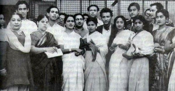 मधुबाला और किशोर कुमार के विवाह की इस दुर्लभ फोटो में हिंदी संगीत का पूरा स्वर्णकाल है