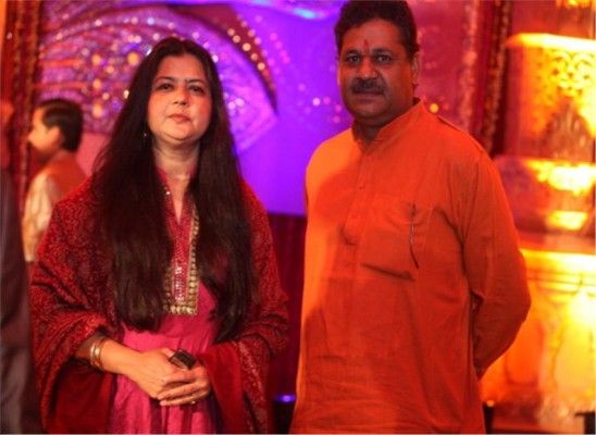 अपनी पत्नी पूनम झा आजाद के साथ कीर्ति आजाद 