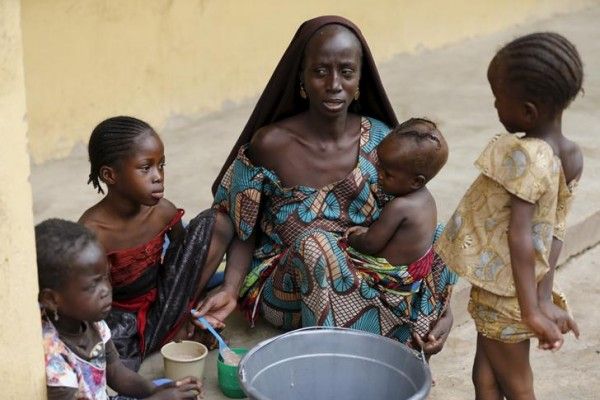 A woman, who was freed by the Nigerian army from Boko Haram militants in the Sambisa forest, feeds her child at the Malkohi camp for internally displaced people in Yola, Nigeria, May 3, 2015. Picture taken May 3, 2015. REUTERS/Afolabi Sotunde