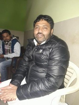 कमाल अख्तर अपने कार्यालय पर.