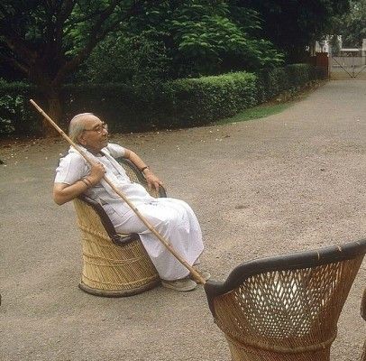 Kamalapati Tripathi, Veteran Party leader sitting on a cane chair at his house ( Congress, Side Profile )