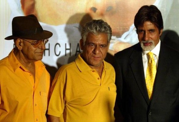 साल 2004 में आई 'देव' फिल्म के म्यूजिक लांच के मौके पर ओम पुरी अमिताभ बच्चन और अमरीश पुरी के साथ. Source Reuters