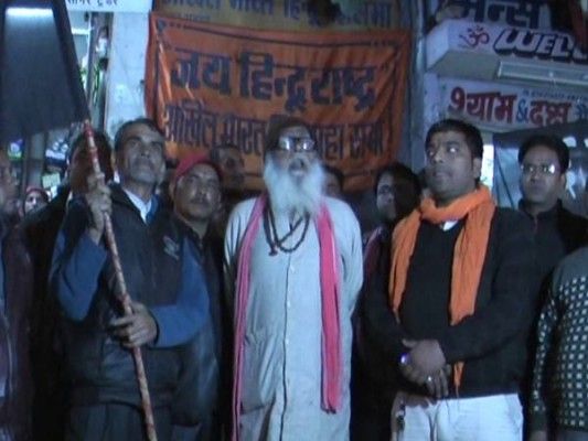 साथियों के साथ अशोक शर्मा.