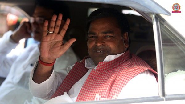 गायत्री प्रजापति का राजनीतिक ग्राफ अचानक से बढ़ा.