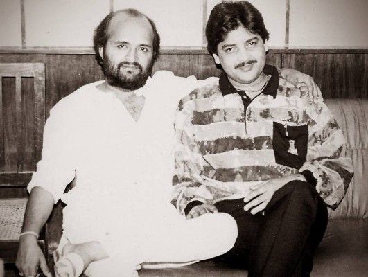 उदित नारायण के साथ, तस्वीर-फेसबुक