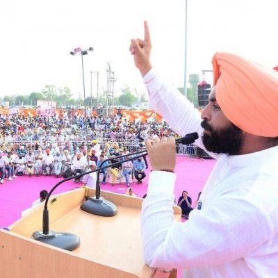 हरजोत प्रचार करते हुए. (फोटोःफेसबुक)
