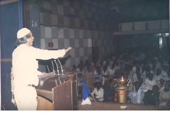 Haji-crowd-address