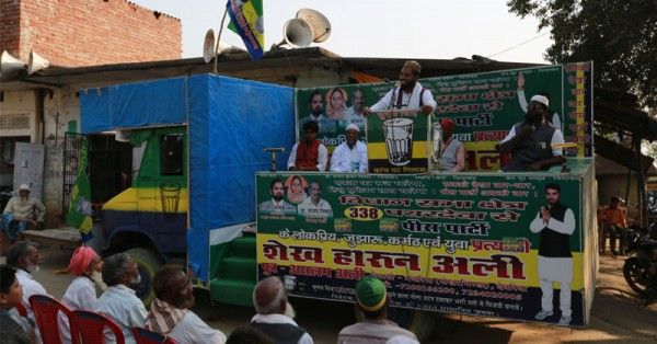 पीस पार्टी की सभा में बोलते रेहान