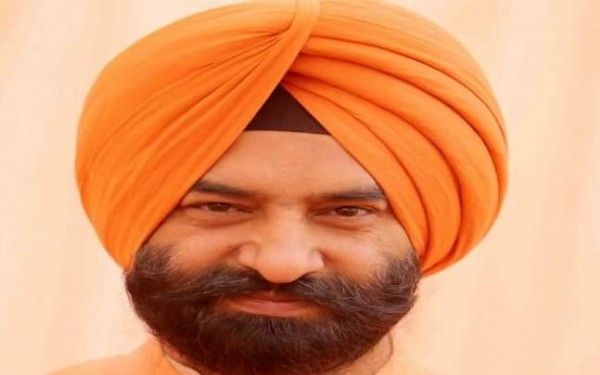 मनजिंदर सिरसा दिल्ली शिरोमणी गुरुद्वारा प्रबंधक कमेटी के अध्यक्ष हैं.