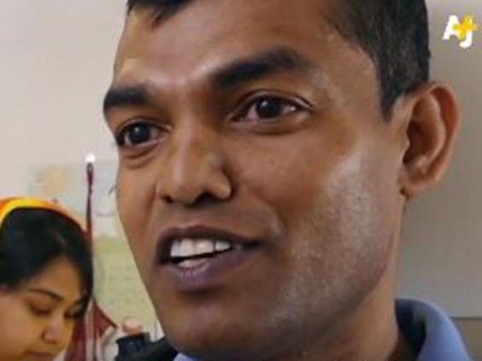 मोहम्मद का कहना है कि 23 घंटे का रोज़ा रखना पड़ता है.