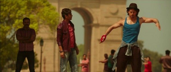 डांस ट्रेनिंग के दौरान नवाज और टाइगर.