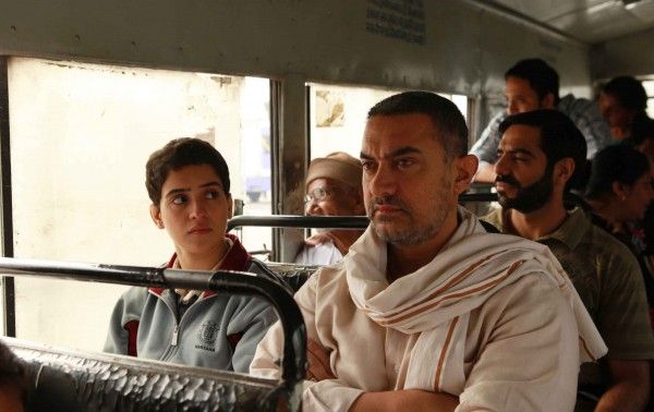 फिल्म दंगल के एक दृश्य में आमिर ख़ान और सान्या मल्होत्रा.