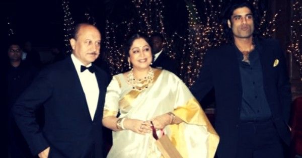 बेटे सिकंदर और अनुपम के साथ किरण खेर