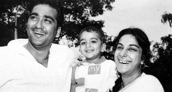 सुनील दत्त और नरगिस बेटे संजय दत्त के साथ.