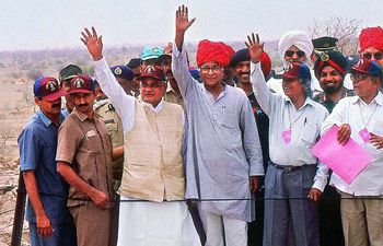 पोखरण दौरे के दौरान