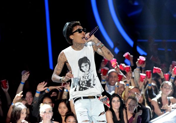 Rapper Wiz Khalifa performs "Work Hard, Play Hard" at the 2012 MTV Movie Awards in Los Angeles, June 3, 2012. REUTERS/Mario Anzuoni (UNITED STATES-Tags: ENTERTAINMENT) (MTV-SHOW) - RTR332AB